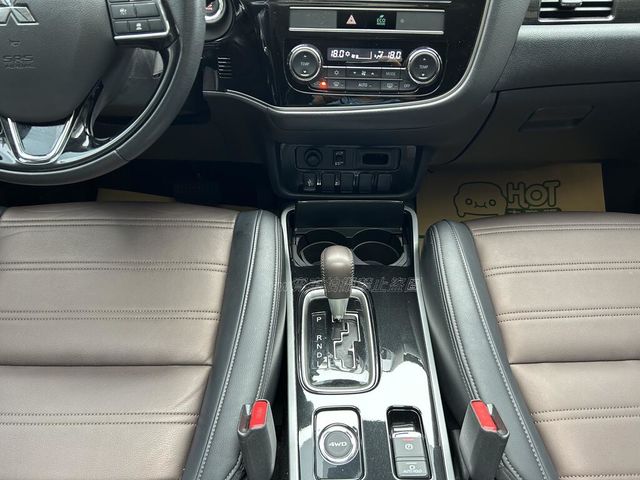 MITSUBISHI三菱 OUTLANDER  第21張相片