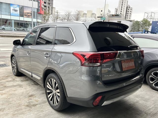 MITSUBISHI三菱 OUTLANDER  第33張相片