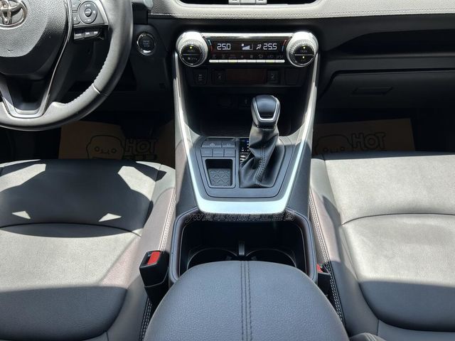 TOYOTA豐田 RAV4  第11張相片