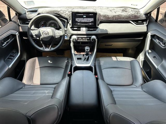 TOYOTA豐田 RAV4  第8張相片