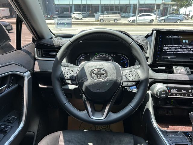 TOYOTA豐田 RAV4  第9張相片