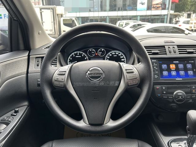 NISSAN日產 TIIDA  第9張相片