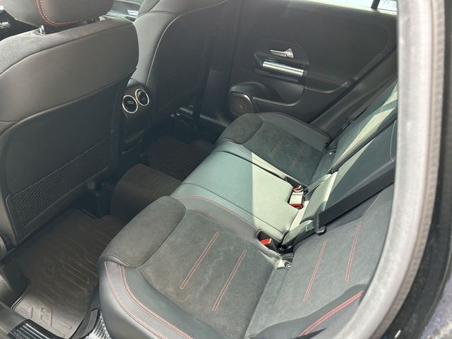 M-BENZ賓士 GLA200  第5張相片