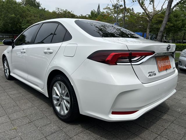 TOYOTA豐田 COROLLA ALTIS HYBRID  第3張相片