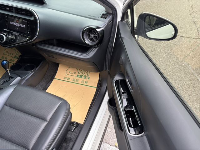 TOYOTA豐田 PRIUS C  第8張相片