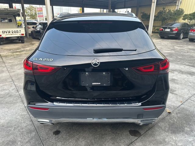 M-BENZ賓士 GLA250  第4張相片
