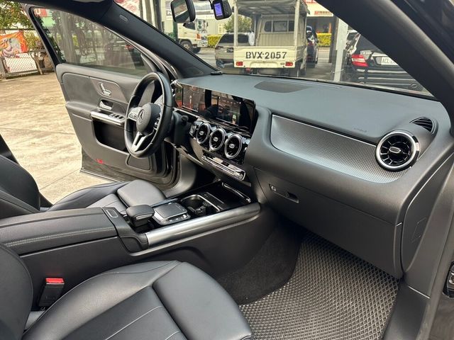 M-BENZ賓士 GLA250  第8張相片