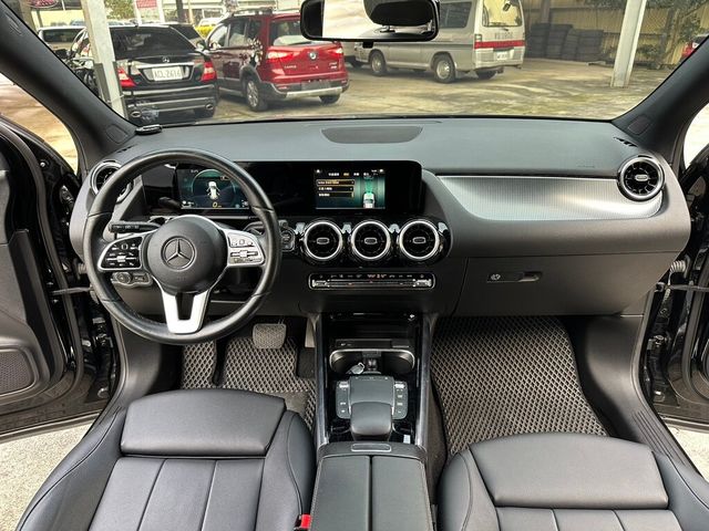 M-BENZ賓士 GLA250  第10張相片