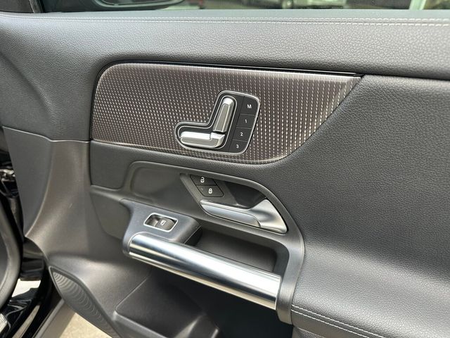 M-BENZ賓士 GLA250  第16張相片