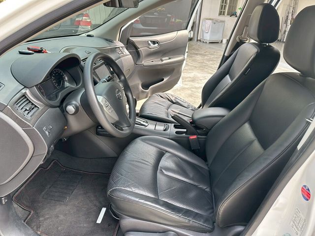 NISSAN日產 TIIDA  第7張相片