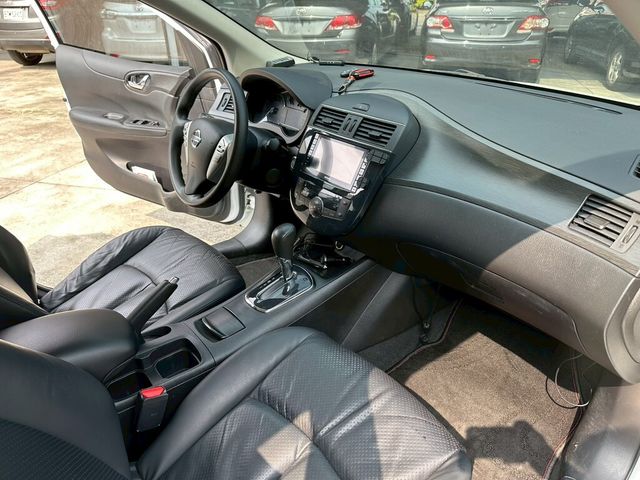 NISSAN日產 TIIDA  第9張相片