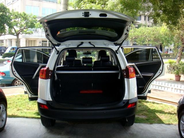 TOYOTA豐田 RAV4  第13張相片