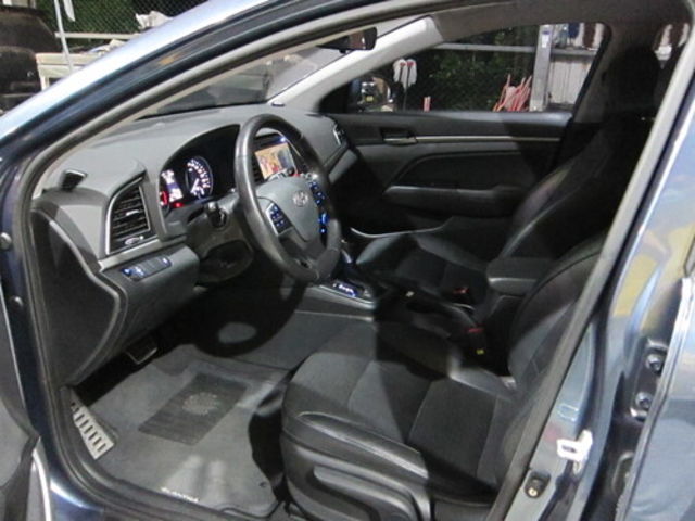 HYUNDAI現代 ELANTRA  第7張相片