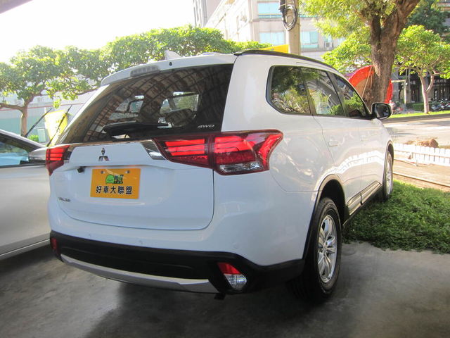 MITSUBISHI三菱 OUTLANDER  第2張相片