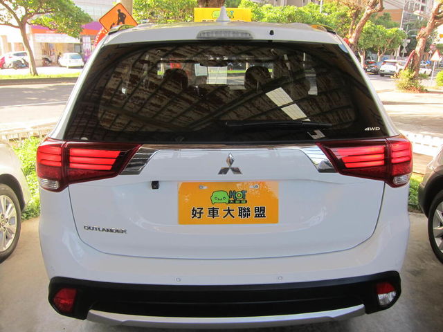 MITSUBISHI三菱 OUTLANDER  第4張相片