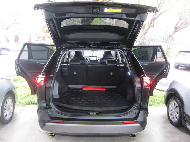 TOYOTA豐田 RAV4  第17張相片