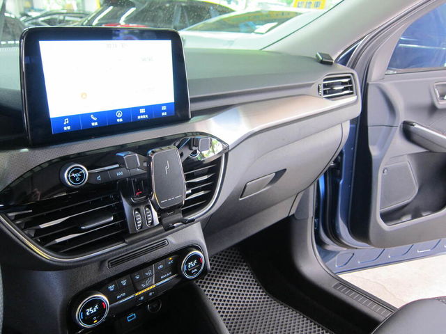 FORD福特 KUGA  第11張相片