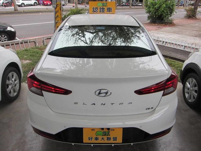 HYUNDAI現代 ELANTRA  第4張相片