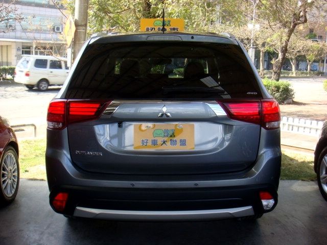 MITSUBISHI三菱 OUTLANDER  第4張相片