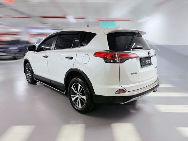 TOYOTA豐田 RAV4  第2張相片