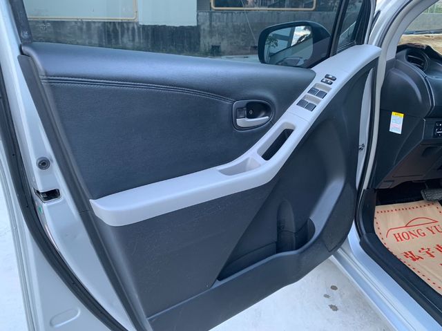TOYOTA豐田 YARIS  第7張相片