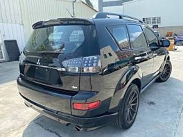 MITSUBISHI三菱 OUTLANDER  第2張相片