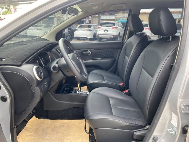 NISSAN日產 LIVINA  第2張相片