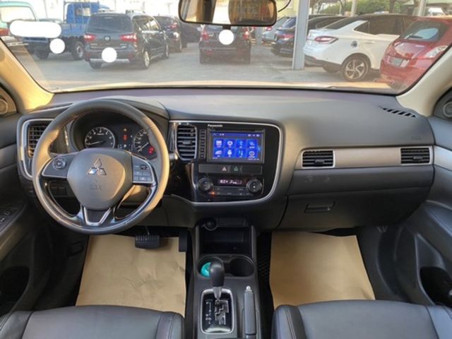 MITSUBISHI三菱 OUTLANDER  第3張相片