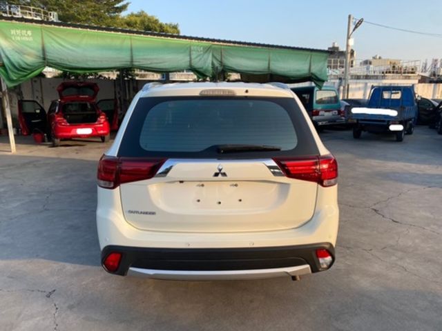 MITSUBISHI三菱 OUTLANDER  第12張相片