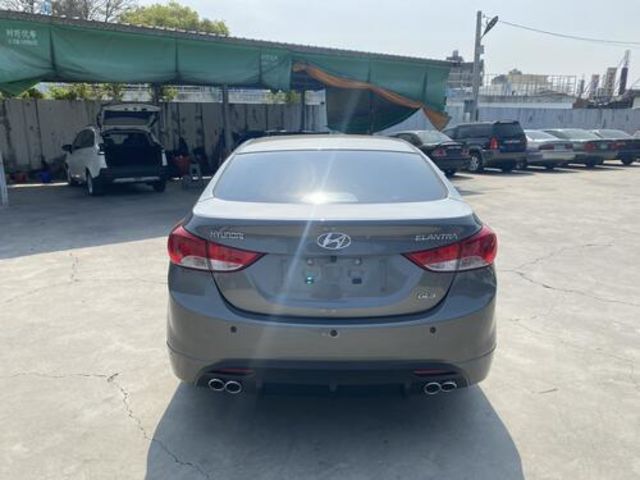 HYUNDAI現代 ELANTRA  第14張相片