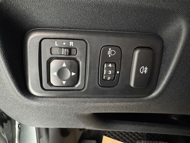 MITSUBISHI三菱 COLT PLUS  第11張相片