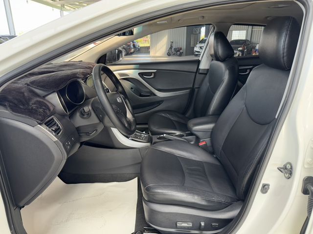 HYUNDAI現代 ELANTRA  第2張相片