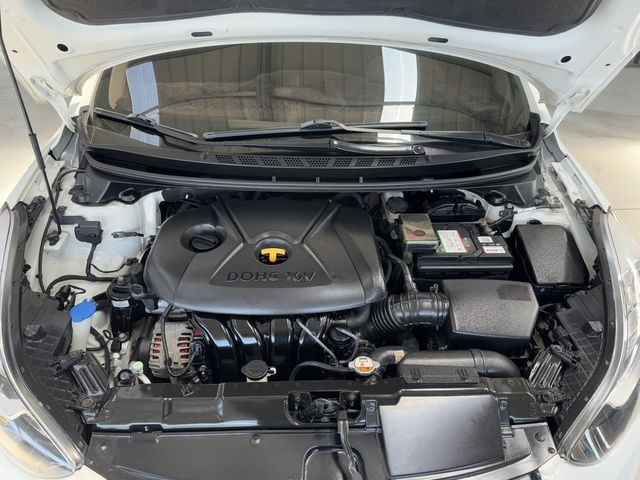 HYUNDAI現代 ELANTRA  第14張相片