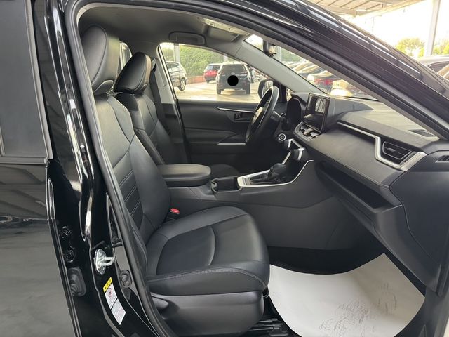 TOYOTA豐田 RAV4  第18張相片