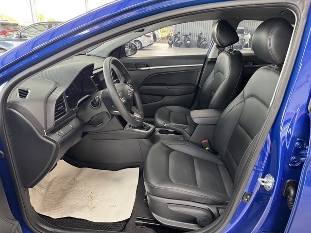 HYUNDAI現代 ELANTRA  第2張相片