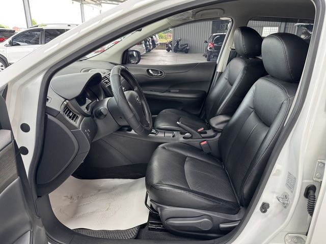 NISSAN日產 TIIDA  第2張相片