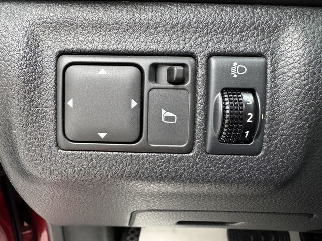 NISSAN日產 LIVINA  第11張相片