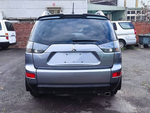 MITSUBISHI三菱 OUTLANDER  第4張相片