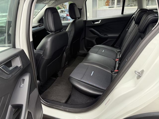 FORD福特 FOCUS ACTIVE  第9張相片