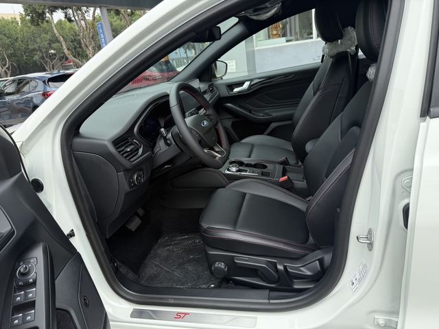 FORD福特 FOCUS WAGON  第8張相片
