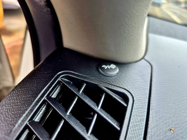 TOYOTA豐田 PRIUS C  第14張相片