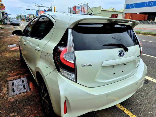 TOYOTA豐田 PRIUS C  第15張相片