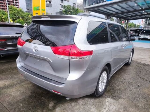 TOYOTA豐田 SIENNA  第2張相片