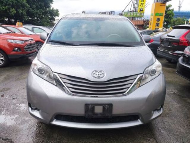 TOYOTA豐田 SIENNA  第3張相片