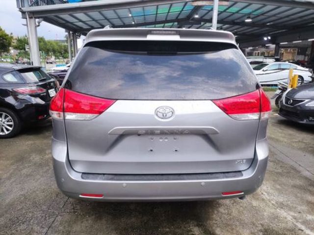TOYOTA豐田 SIENNA  第4張相片