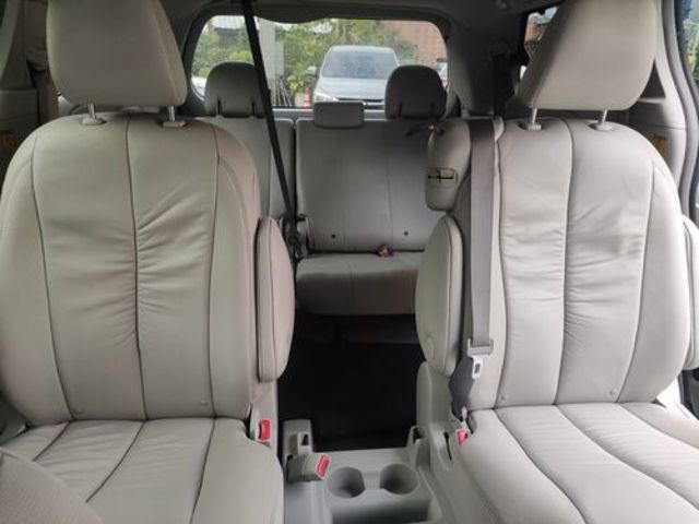 TOYOTA豐田 SIENNA  第7張相片