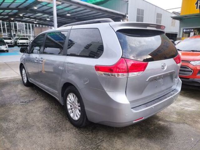 TOYOTA豐田 SIENNA  第9張相片