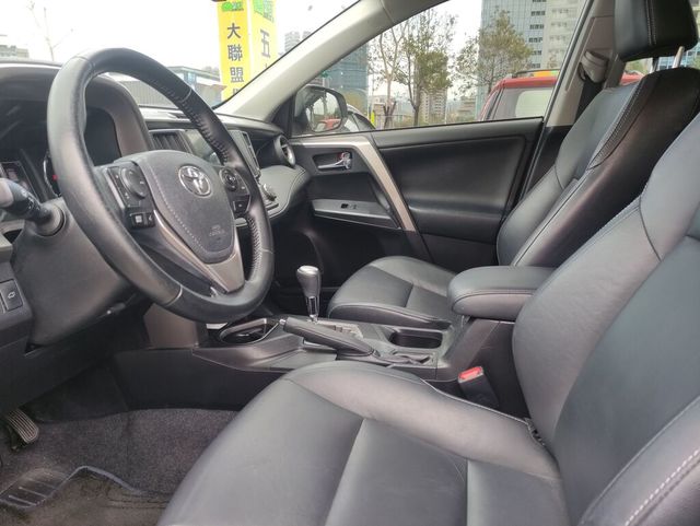 TOYOTA豐田 RAV4  第8張相片
