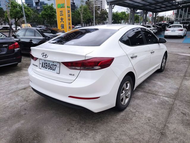 HYUNDAI現代 ELANTRA  第2張相片