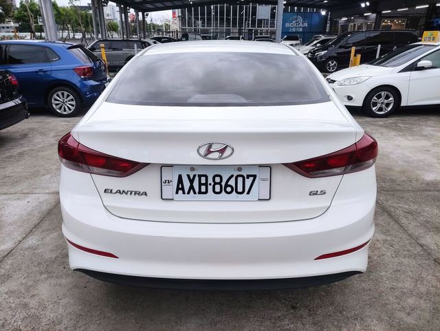 HYUNDAI現代 ELANTRA  第4張相片